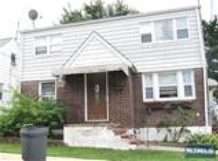 10 Lee St, Elmwood Park, NJ 07407