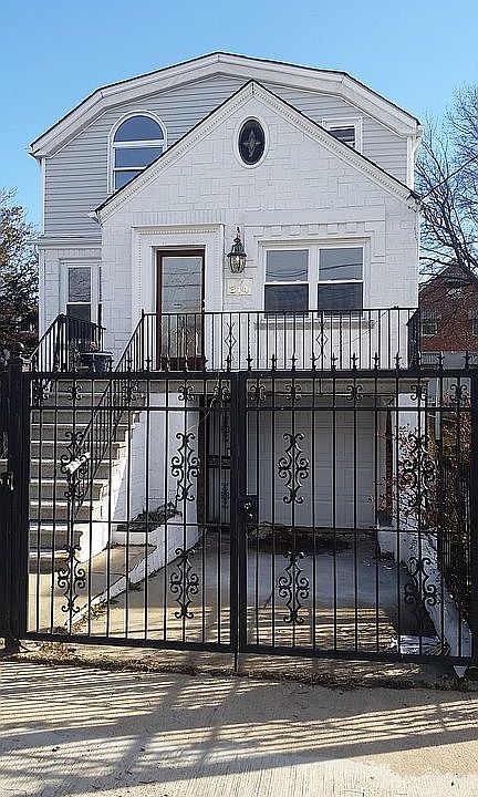 2nd image of 814 Swinton Ave Throgs Nck