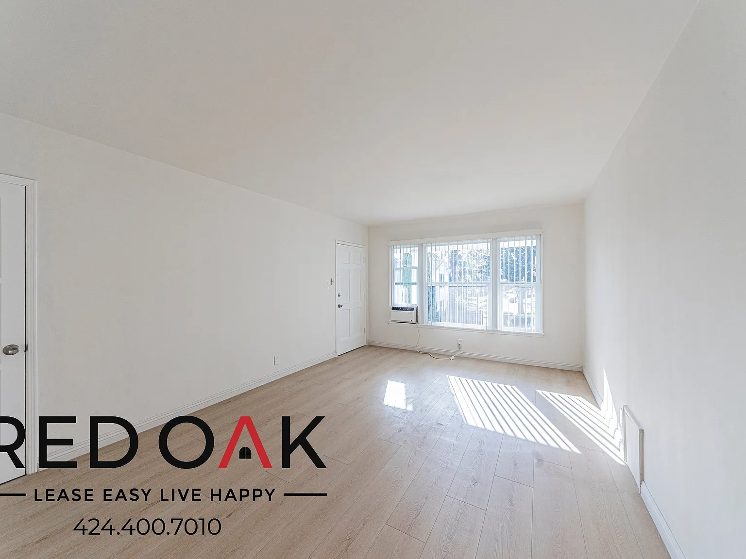 Refined 2-Bed with Stainless Steel Appliances, Air Conditioning, On-Site Laundry and Parking Incl... — Photo 1