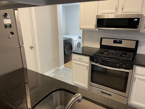 3rd image of 306 Somerset Ln #306