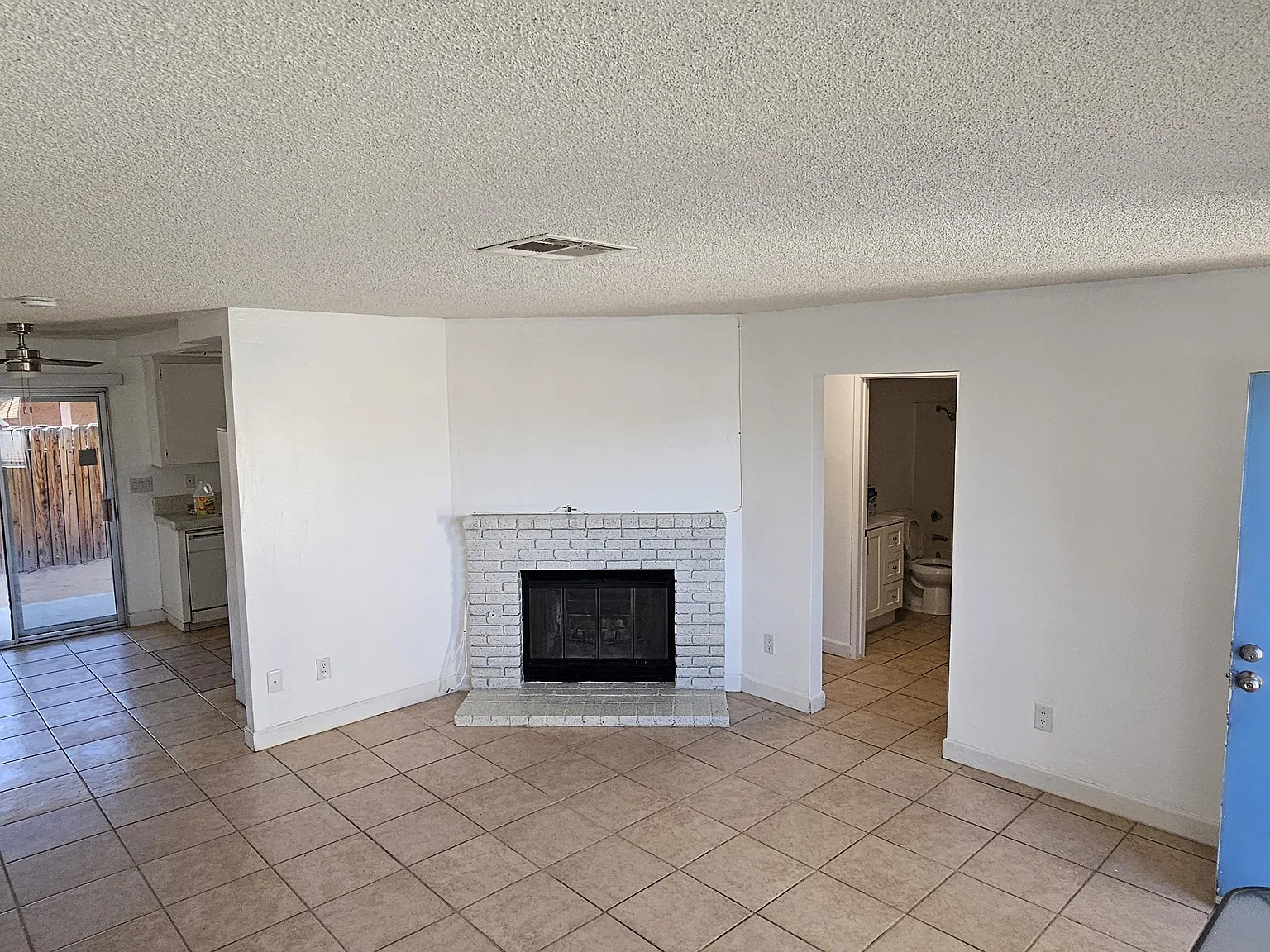 2 bed, 835 sqft, $1,575 — Photo 3