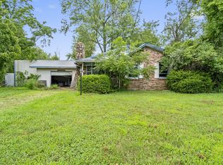 516 E Sunshine Dr, Mountain Grove, MO 65711