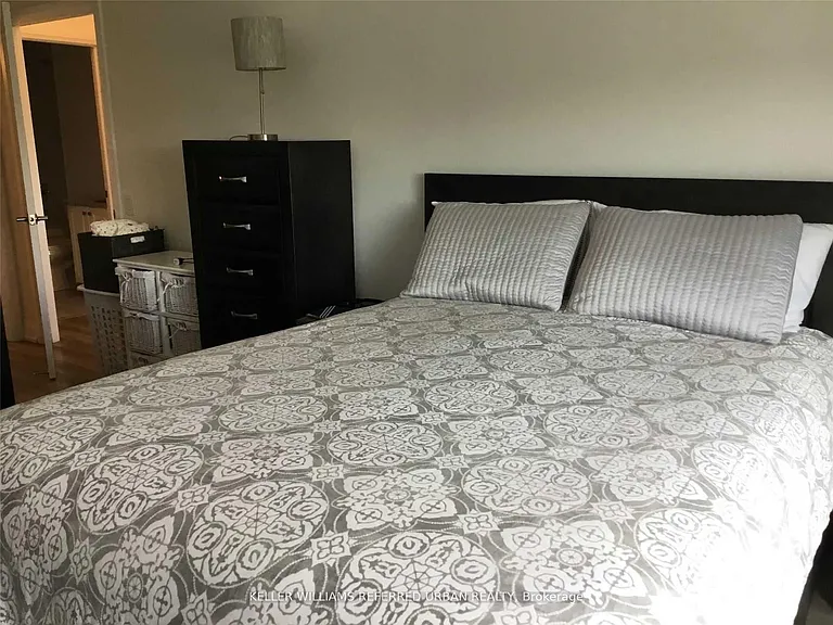 64 Queen St S #504 — Photo 10