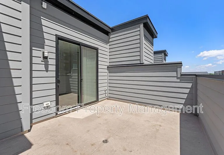 1876 Michael Faraday Dr — Photo 51