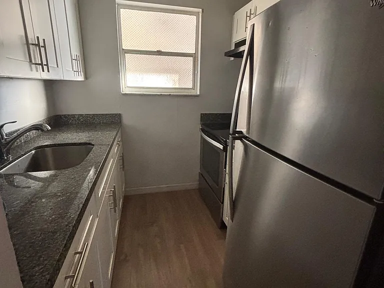 615 NE 10th St #205 — Photo 8