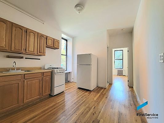 1st image of 61 1st Ave #3