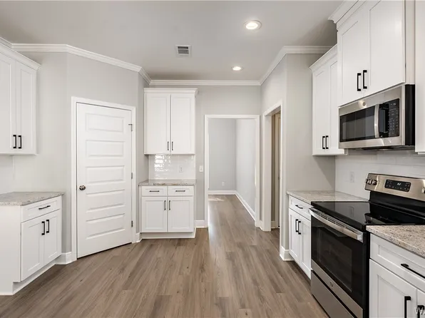5240 Summerfield Dr E, Tuscaloosa, AL 35404