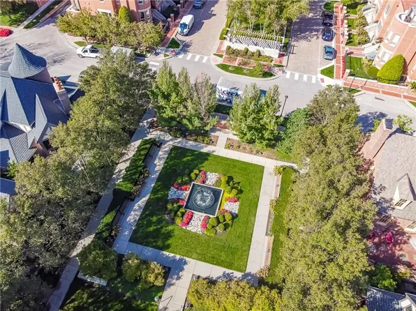 4950 Central St APT 301, Kansas City, MO 64112