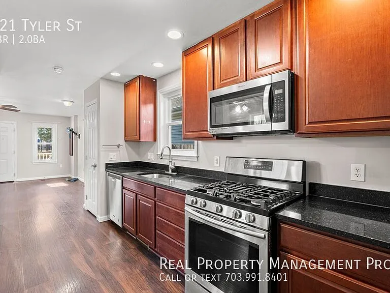 321 Tyler St — Photo 7