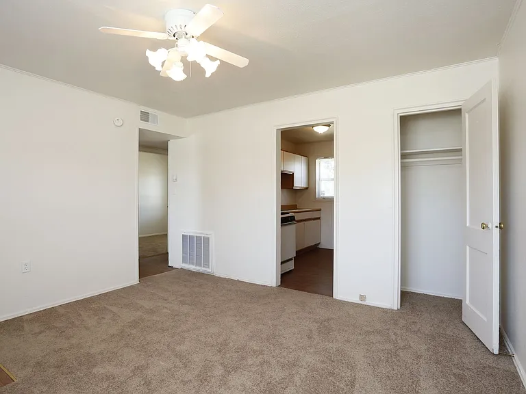2301 Waverly Dr — Photo 31