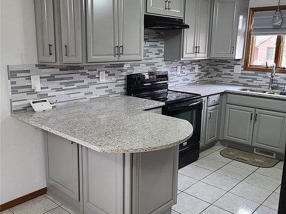 3rd image of 1359 Radcliffe Dr