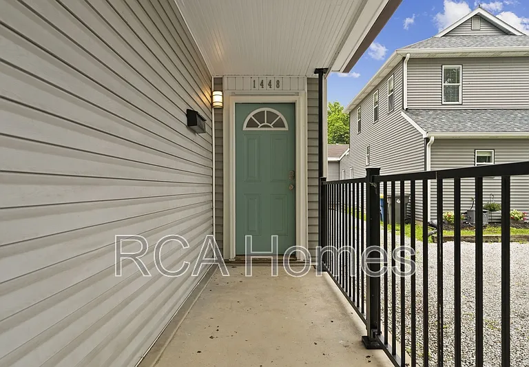 1448 Woodlawn Ave — Photo 2