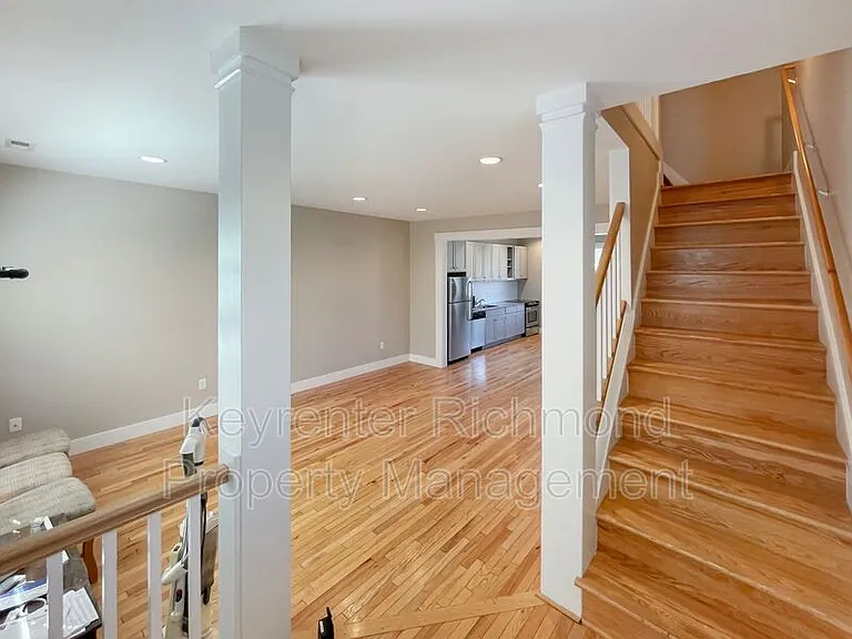 400 Dobson St — Photo 2
