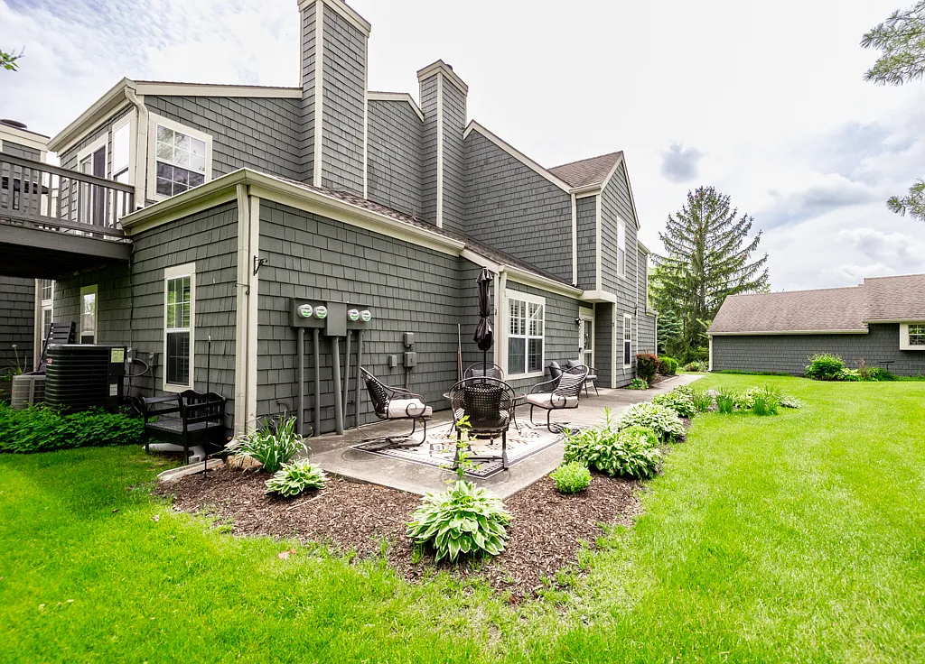 7464 Charrington Ct photo 1