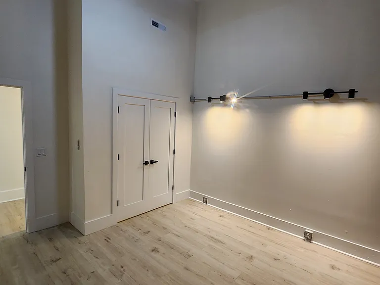 17 E Court St #43 — Photo 6