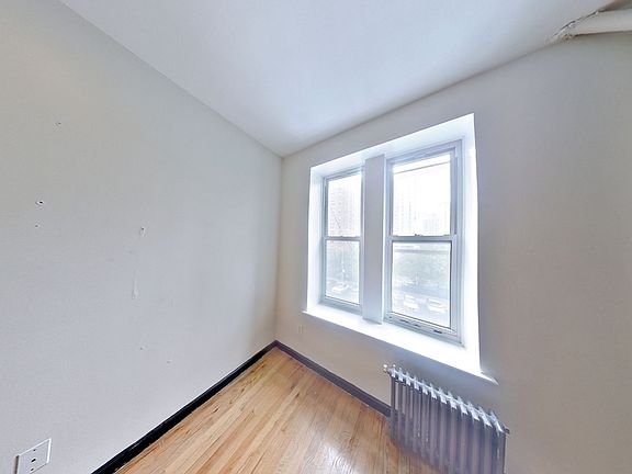 3rd image of 85 Pitt St APT 9A