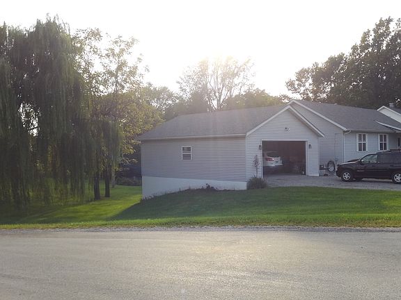 2nd image of 1576 Hill Top Rd