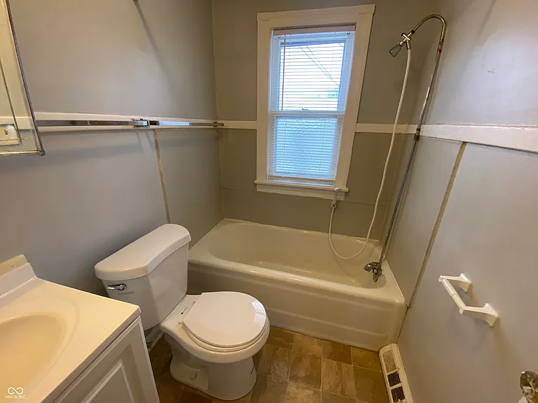 1308 N Chester Ave — Photo 8