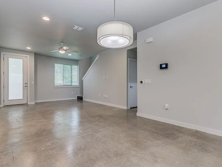330 Clay St #24 — Photo 15