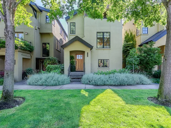 2985 Lord Byron Pl, Eugene, OR 97408