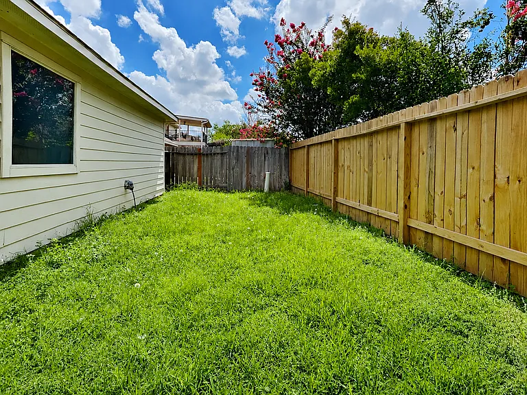 2314 Village Leaf Dr — Photo 14