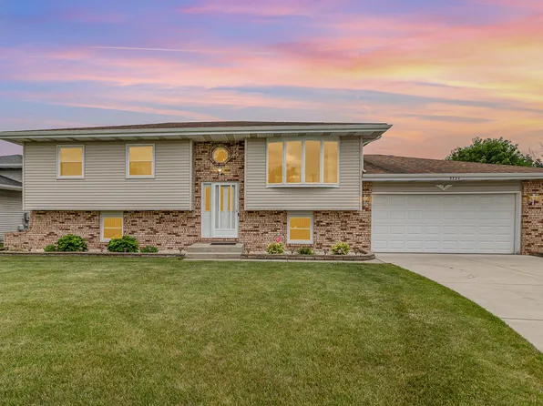 9724 Pierce St, Crown Point, IN 46307