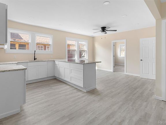 5th image of 2995 Richton St #3