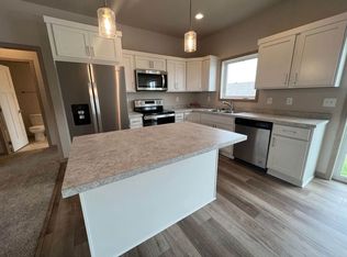 1512 Keystone Cir NE, Dilworth, MN 56529