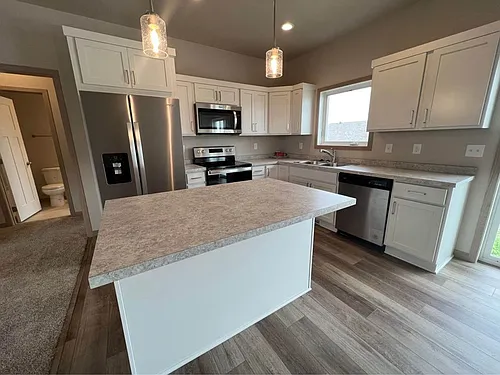 1512 Keystone Cir NE Photo 1