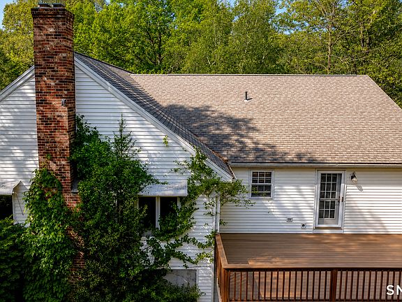 3rd image of 2050 Poquonock Avenue