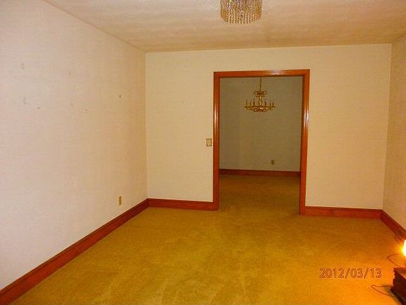 2nd image of 212 Woodlawn Ave