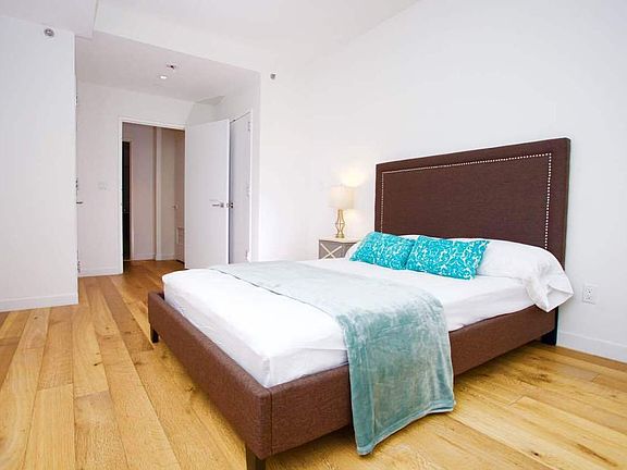 5th image of 325 Lexington Ave APT 6D