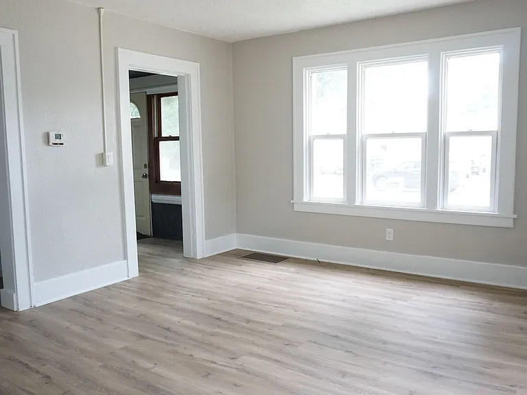 217 7th Ave NE — Photo 5