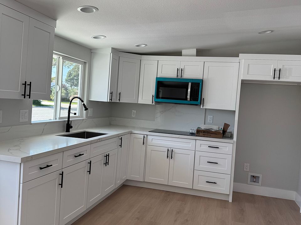 2nd image of 17380 Palm St #B