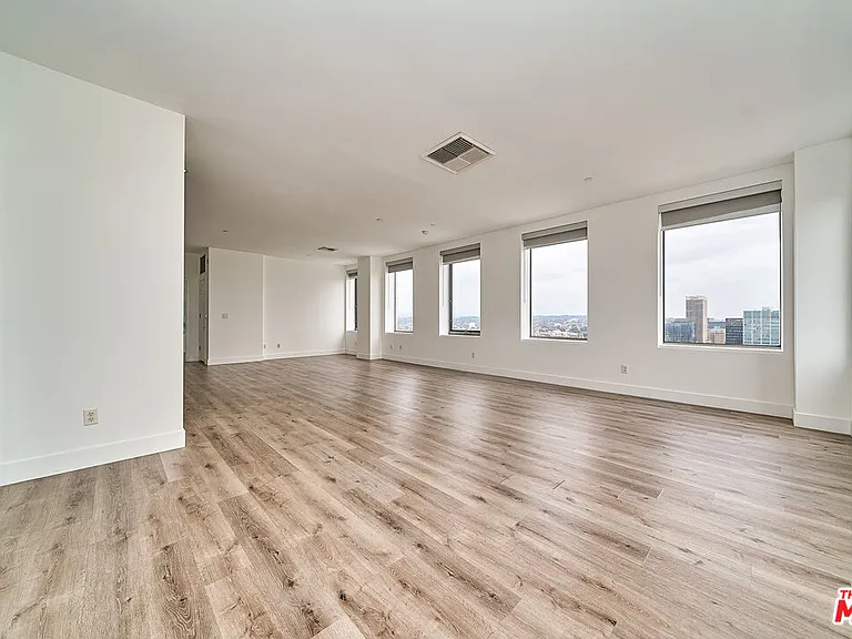 3810 Wilshire Blvd #Penthouse 7 — Photo 12