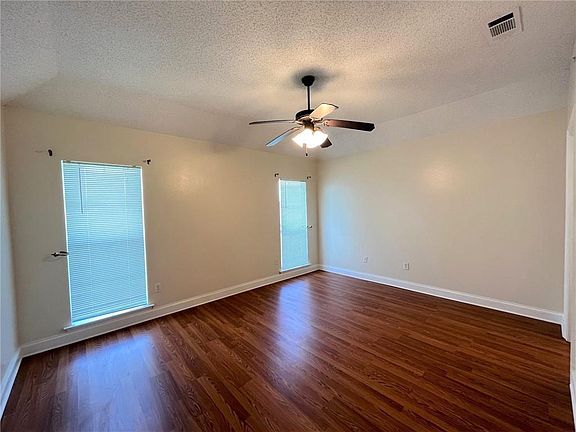 3rd image of 137 Cottage Grv
