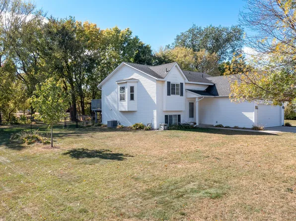 991 Lacy Ct, Belle Plaine, MN 56011