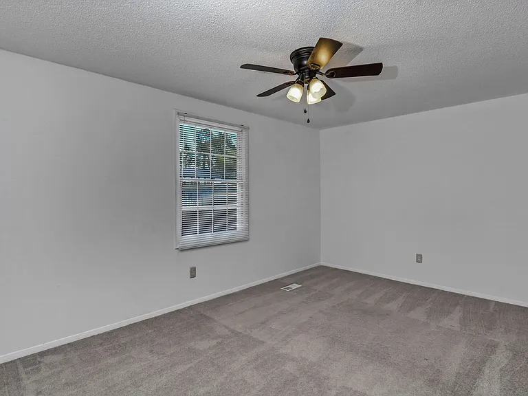 220 N Donar Dr — Photo 33