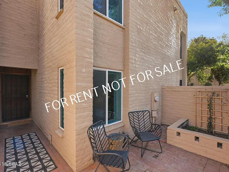 2824 E Sierra Vista Rd — Photo 2