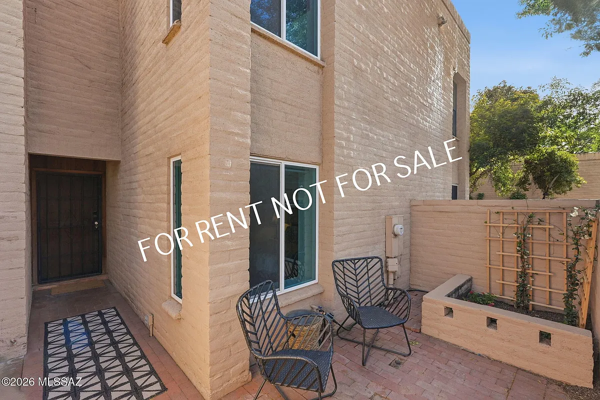 Building Photo - 2824 E Sierra Vista Rd