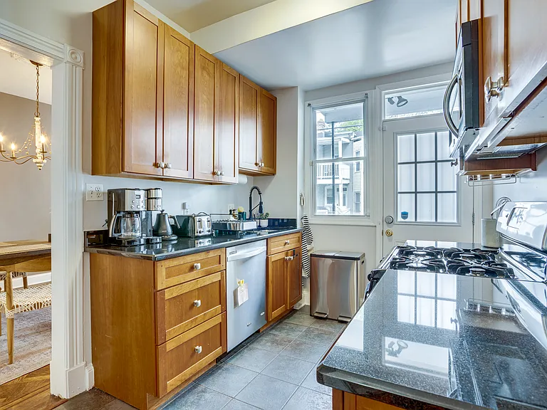 Keefer Pl NW — Photo 16