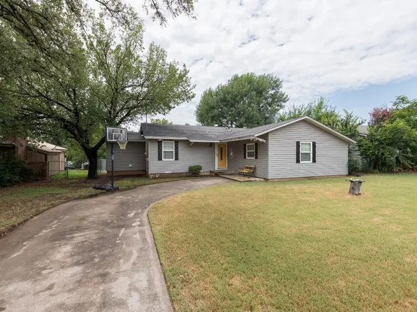 411 E Bois D Arc St, Henrietta, TX 76365