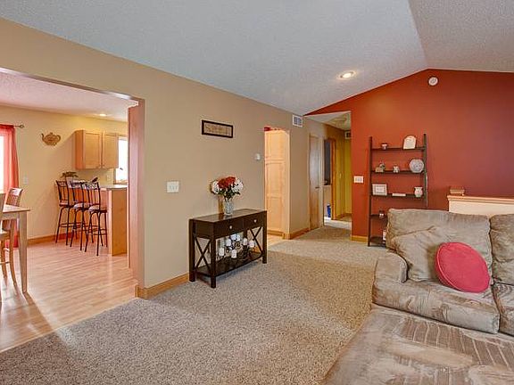 5th image of 109 Skylark Dr