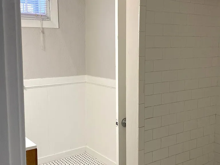 Frances Apartments — Photo 8