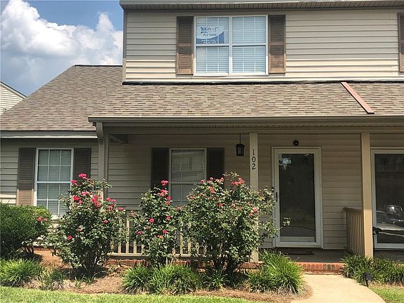 3rd image of 102 Lauren Cir