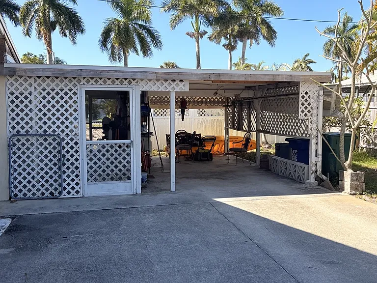 12061 Palm Dr — Photo 3