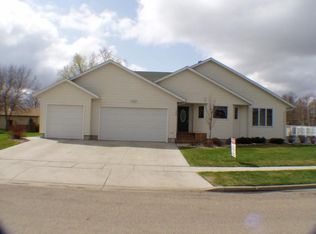 1306 15th Ave NE, Aberdeen, SD 57401