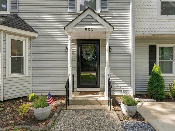 3rd image of 563 Constitution Dr