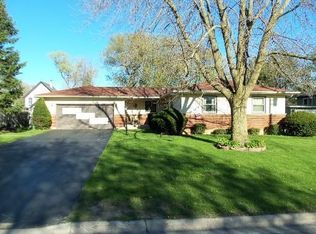 1117 Mitchell St, Woodstock, IL 60098