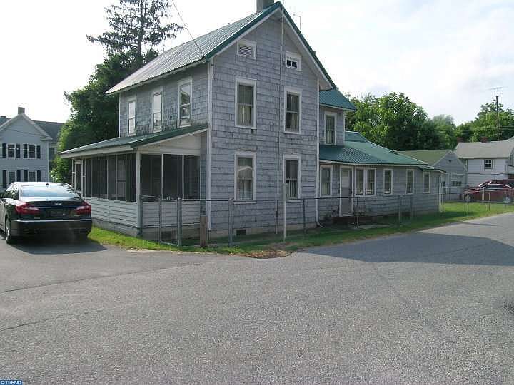 1st image of 14 E 2nd St